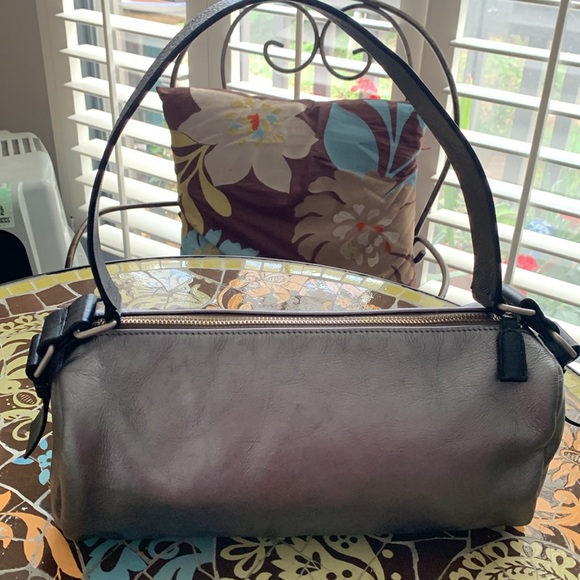 SUNDANCE METALLIC GOLD TONE LEATHER SHOULDER BAG. O/S - Picture 4 of 12